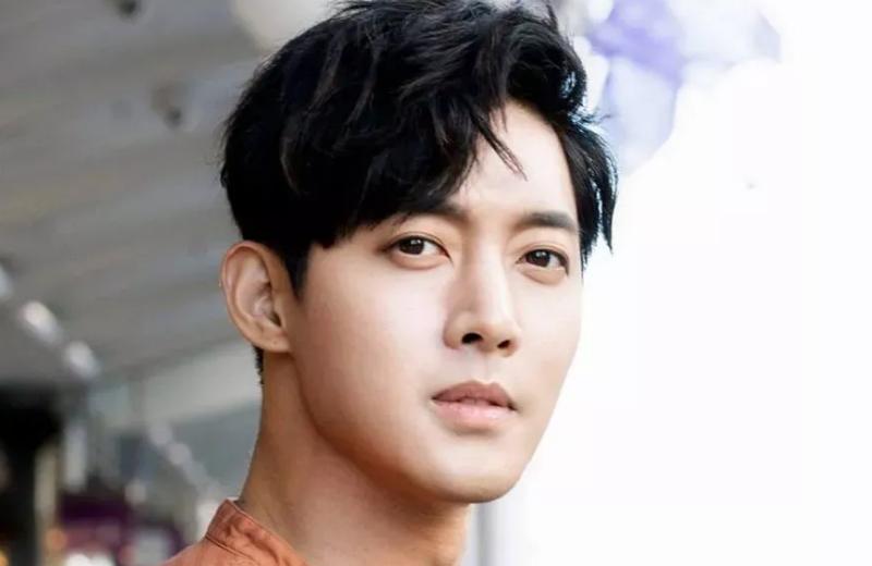 El cantante de K-Pop Kim Hyun Joong, integrante de SS501 ¡Se nos casa