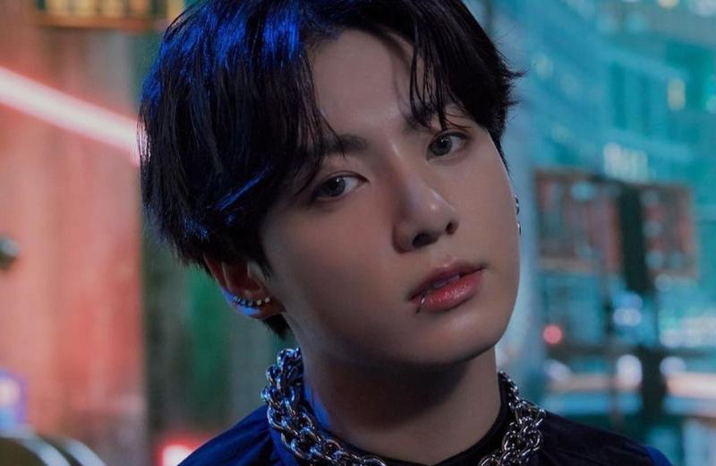 ¡Jungkook es víctima de brujería y el vídeo se vuelve viral!