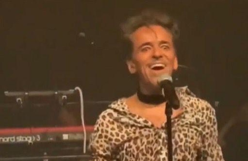#Viral Café Tacvba Arranca a mordidas la cabeza del  Dr. Simi (+FotoyVideo)