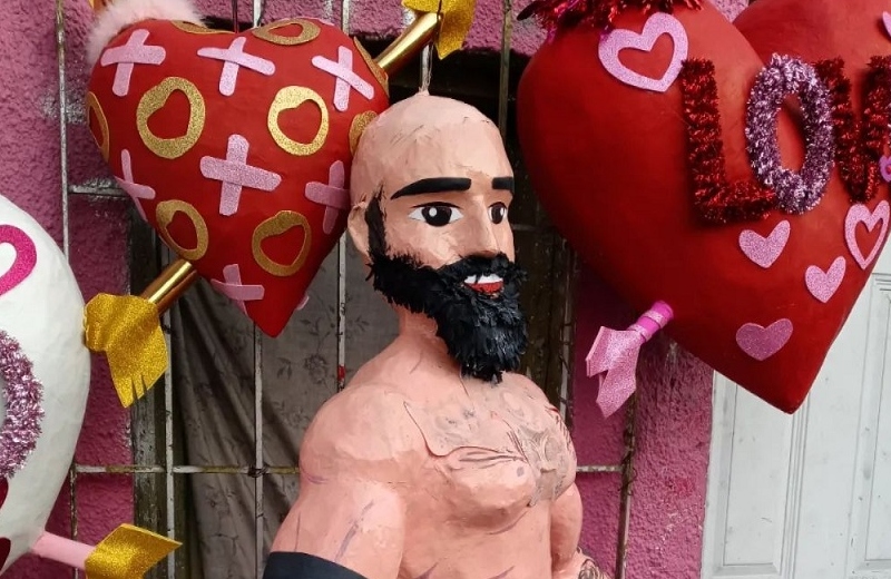 Lanzan piñata de Babo ¡con todo y perlas! (+foto)