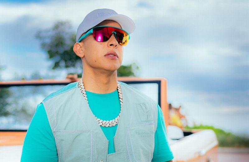 Abuelita de 100 años llora al conocer a Daddy Yankee (+video)