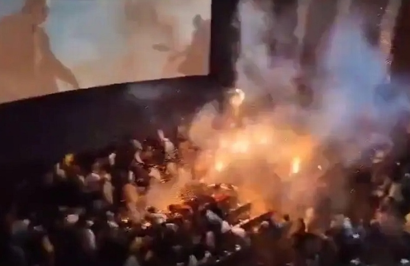 ¡No mms! Estallan fuegos artificiales en plena función de cine (+video)
