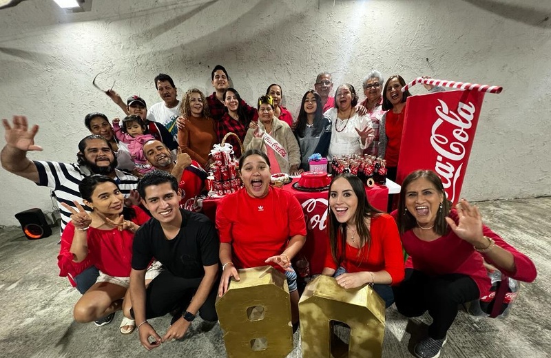 Abuelita Jarocha se viraliza por fiesta con temática de refresco(+VIDEO)
