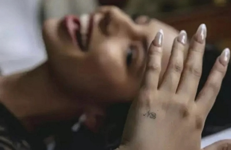 ¡Ay kamaaaa! Ángela Aguilar se tatúa a Christian Nodal (+fotos)