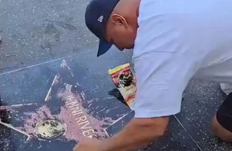 Vandalizan la estrella de Jenni Rivera en el Paseo de la Fama de Hollywood