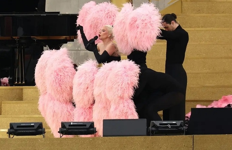 Lady Gaga pone el cabaret en la ceremonia inaugural de los Juegos Olímpicos (+video)