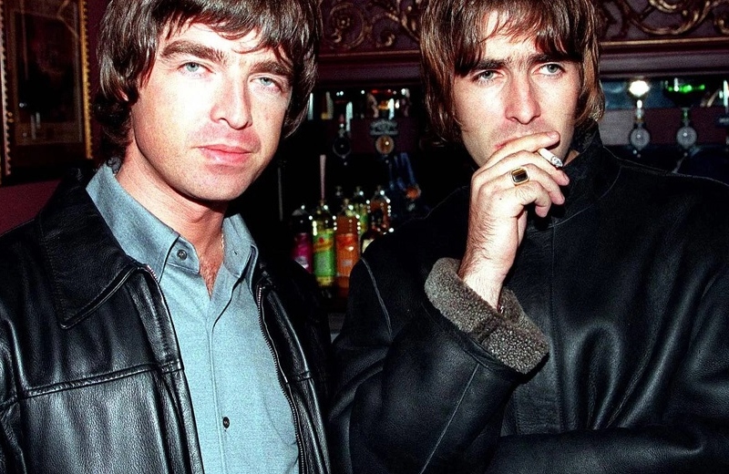 Noel y Liam Gallagher alimentan rumores de posible reencuentro de 'Oasis'