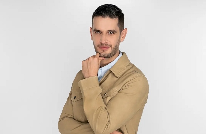 ¡Kaaaaaa! TV Azteca coquetea con Adrián Marcelo 