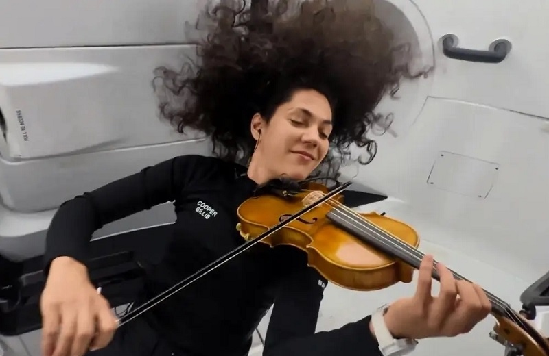 Astronauta interpreta desde el espacio canción de 'Star Wars' acompañada de orquestas (+video)