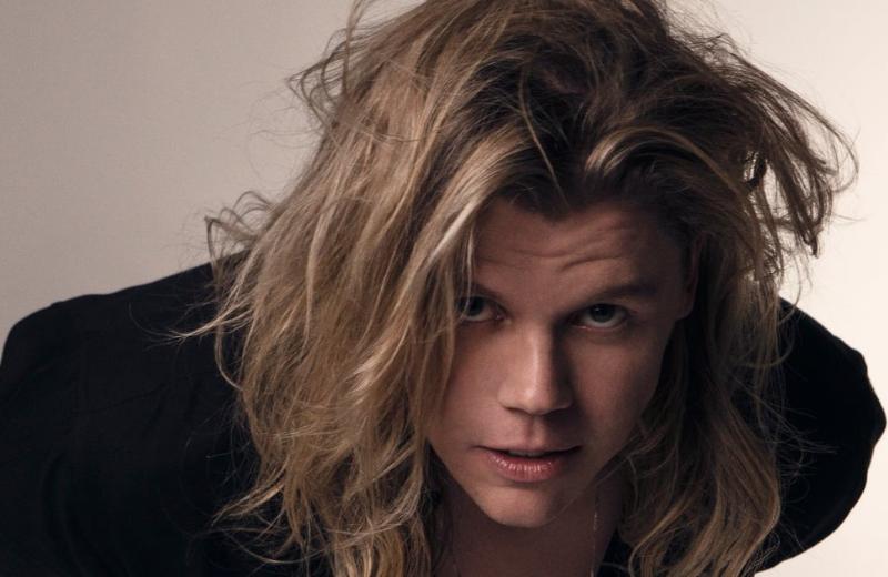 Conrad Sewell presenta su nuevo sencillo 'Different Kind Of Love'