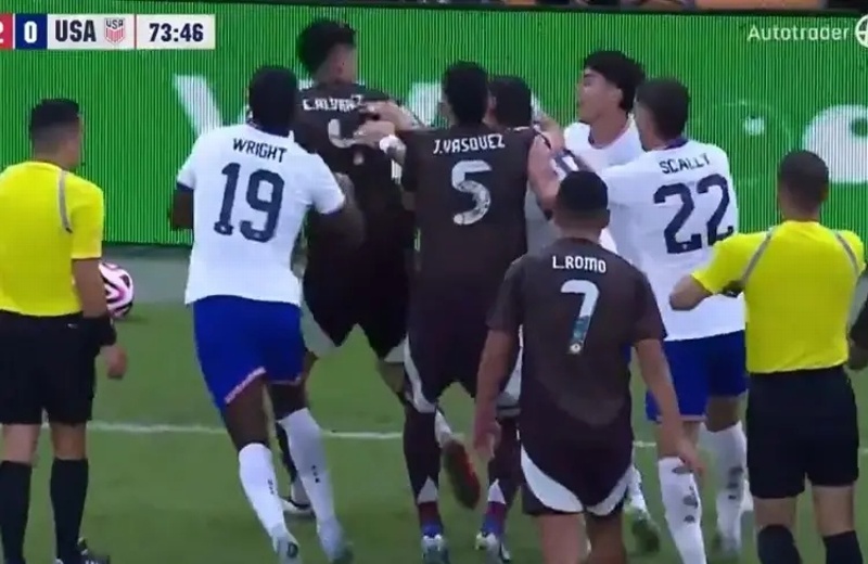 Futbolistas del América y EU se dan con todo en pleno partido (+video)