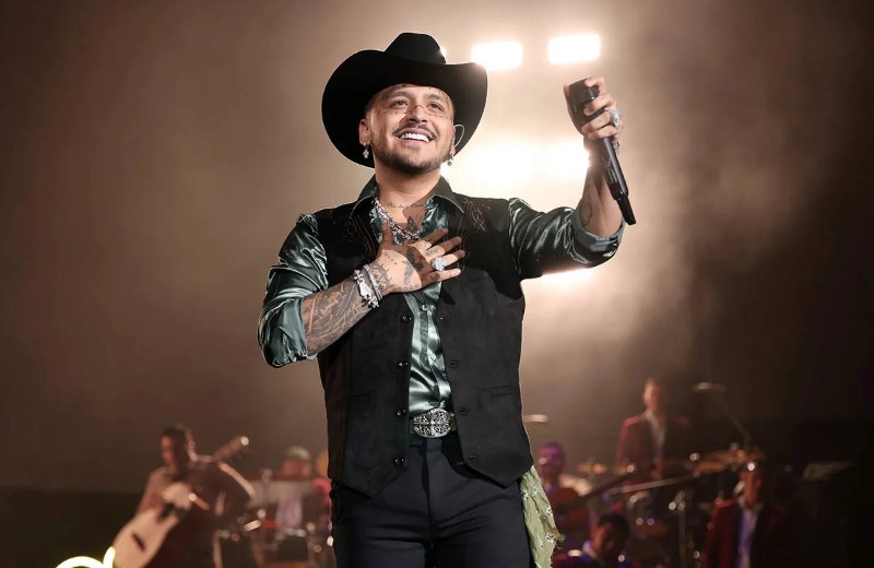 Demandan al cantante Christian Nodal por suma millonaria