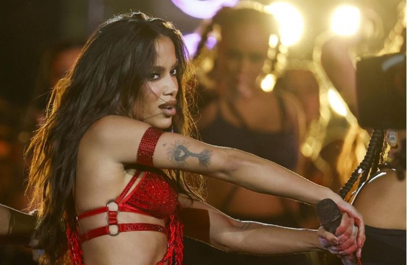 Anitta, Becky G, Edgar Barrera, Eladio Carrión y Darumas actuarán en los Latin Grammy