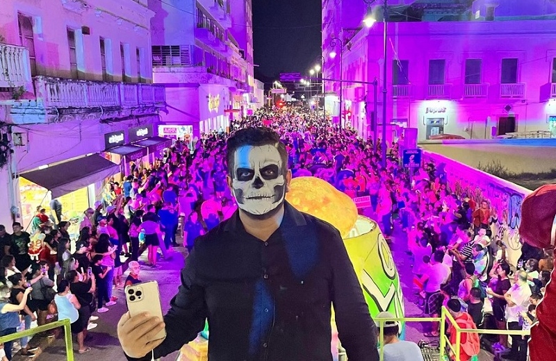 Impactante Papaqui de Catrinas 'Tradiciones Mexicanas' (+fotos)
