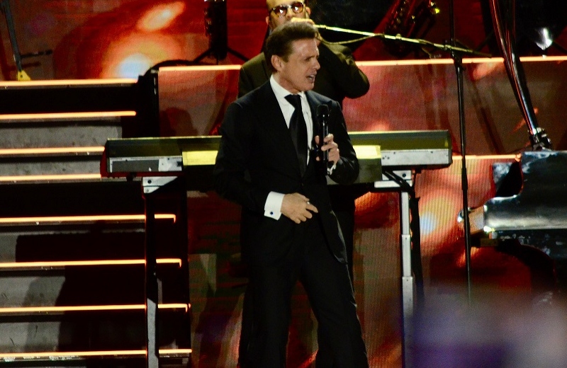 ¡Tracaaaa! Hijo mayor de Luis Miguel se lanzará de cantante 