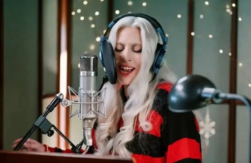 Lady Gaga lanza versión de 'Santa Claus is coming to town'