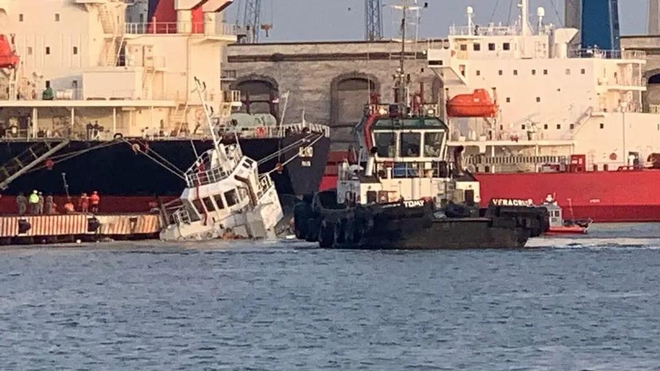 ¡Como el Titanic! Se hunde barco frente a Malecón de Veracruz (+video)