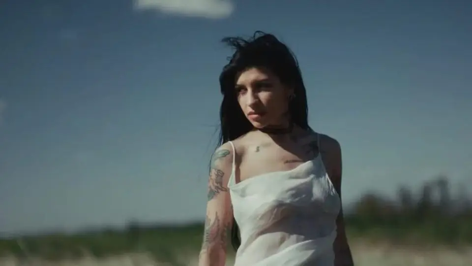 Cazzu lanza su nueva canción “Con otra” reviviendo la polémica con Christian Nodal y Ángela Aguilar 