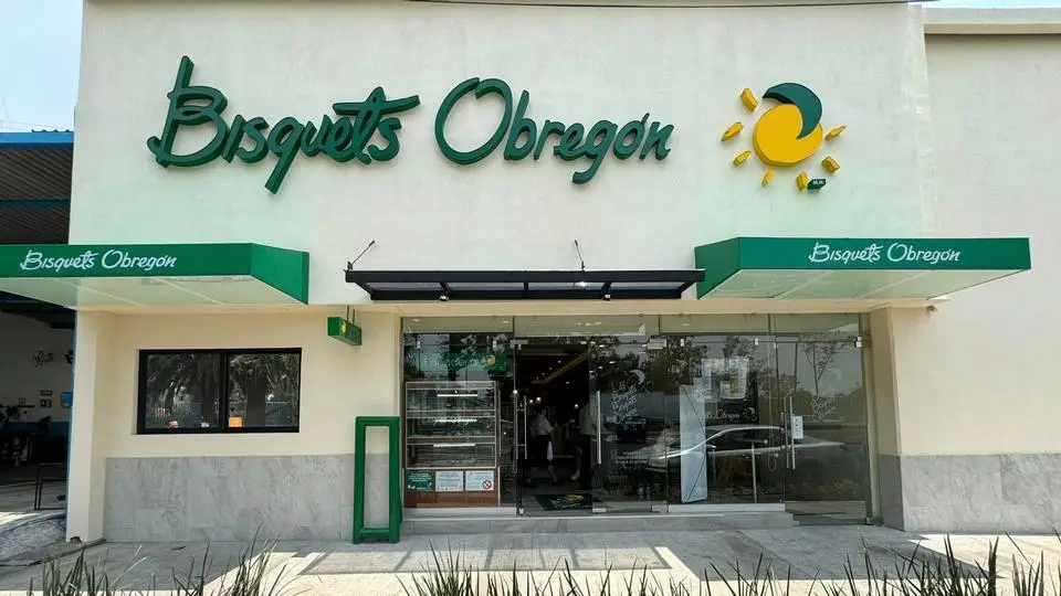 Bisquets Obregón cumple con la ley y respalda a la familia de su colaborador