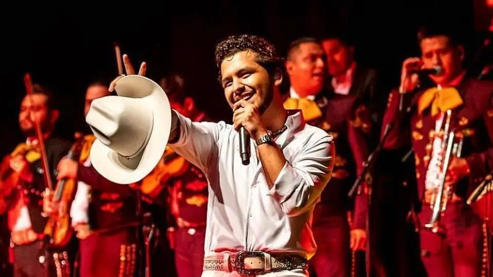 ¿Christian Nodal le responde a Cazzu con 'El Amigo'?