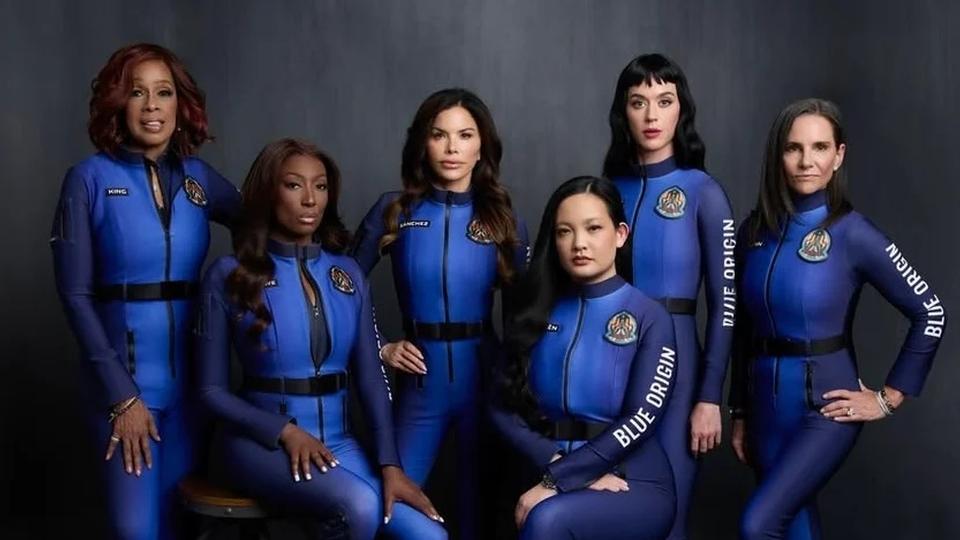 Katy Perry viajó este lunes al espacio ¡Esto fue lo que sucedió! (+fotos/video)
