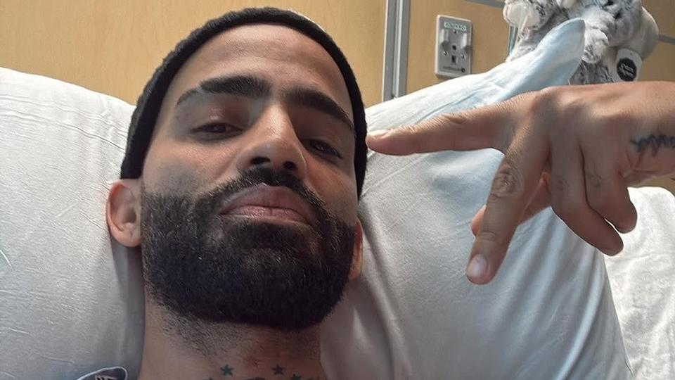 Arcángel es operado a corazón abierto ¡Checa su estado de salud! (+fotos)