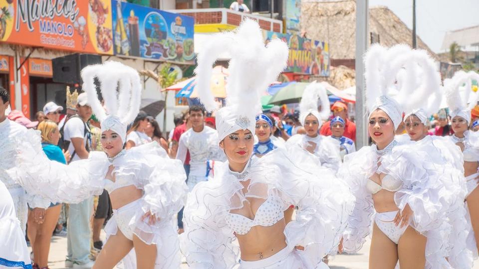 Música, baile y colorido en la rumbata del Carnaval de Veracruz 2025 (+fotos)