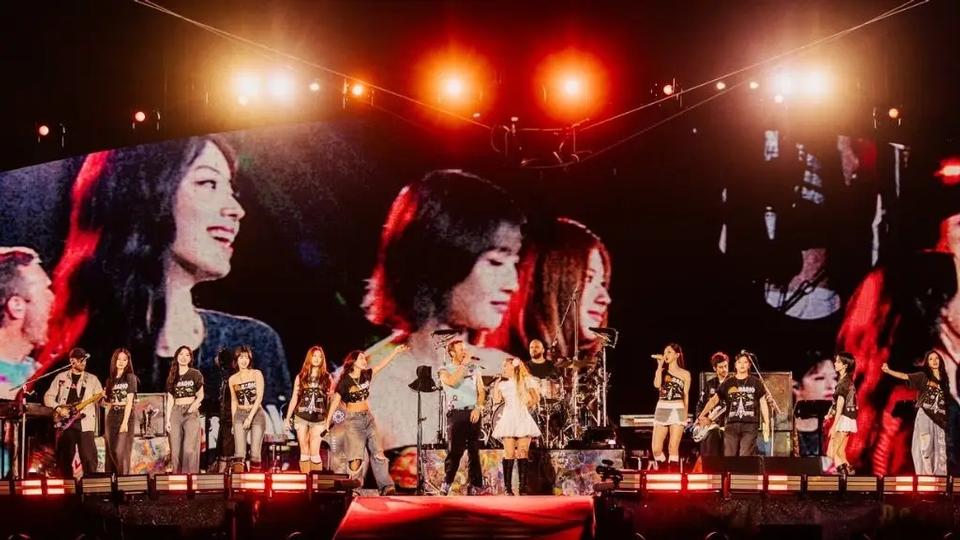 Coldplay lanza nueva versión de 'We Pray' con la banda de K-pop Twice