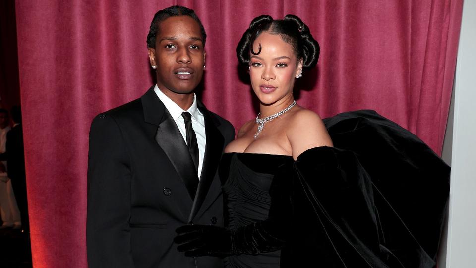 ¡¡Rihanna anuncia tercer embarazo en la Met Gala 2025!! (+FOTO)