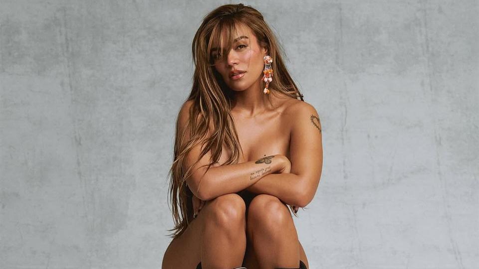 Karol G estrena 'Latina Foreva': un himno feminista que celebra el poder de las mujeres latinas