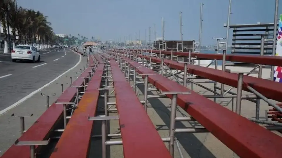 ¡Ya huele a fiesta! Comienzan a montar las gradas para el Carnaval de Veracruz 2025