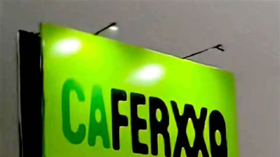 ¿Llegará CAFERXXO a CDMX? Espectacular anuncia posible show de FEID (+FOTO)