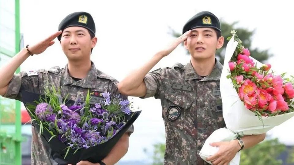RM y V de BTS terminan su servicio militar tras un año y medio en el Ejército