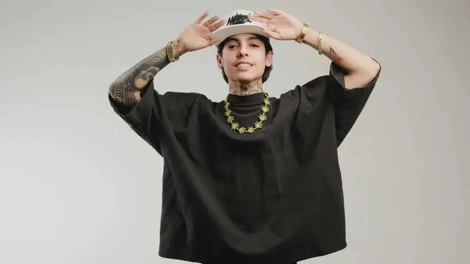 Natanael Cano Deja los Corridos Tumbados y le entra al urbano su nuevo álbum ‘Porque La Demora’