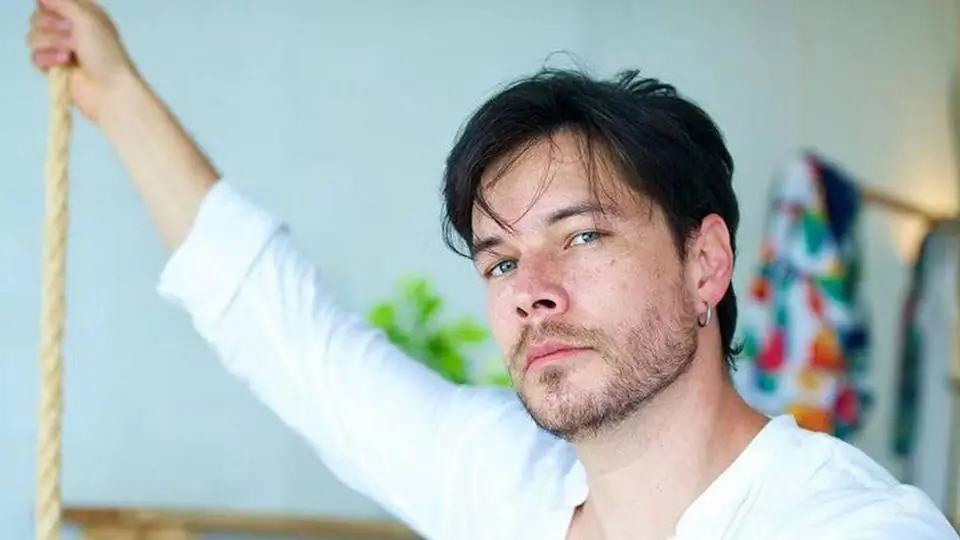 ¡Juan Solo compone canción m47on@ a una fan y se vuelve viral! (+VIDEO)