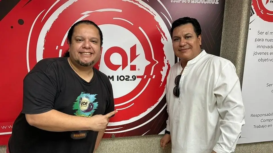 ¿Juan Gabriel en la cabina de Ya FM cib Byron? Homenaje en Veracruz para el 'Divo'