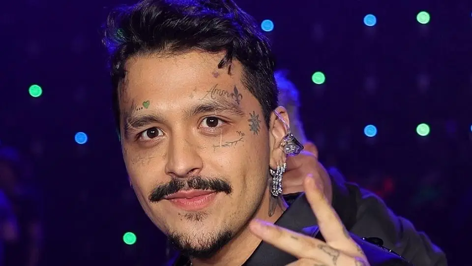 Christian Nodal 'suelta la lengua' con Adela Micha y le llueven las críticas 