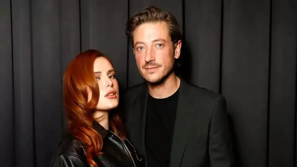 ¡Viral! Bella Thorne le propone matrimonio a su pareja el productor Mark Emms (+FOTO)