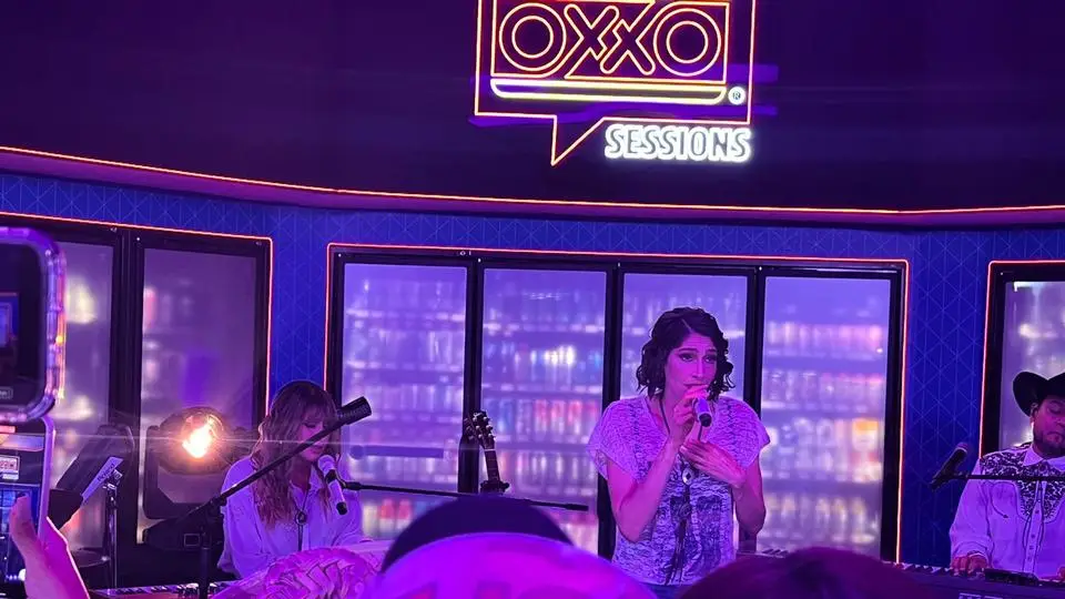 Ha-Ash da concierto en oxxo de Veracruz