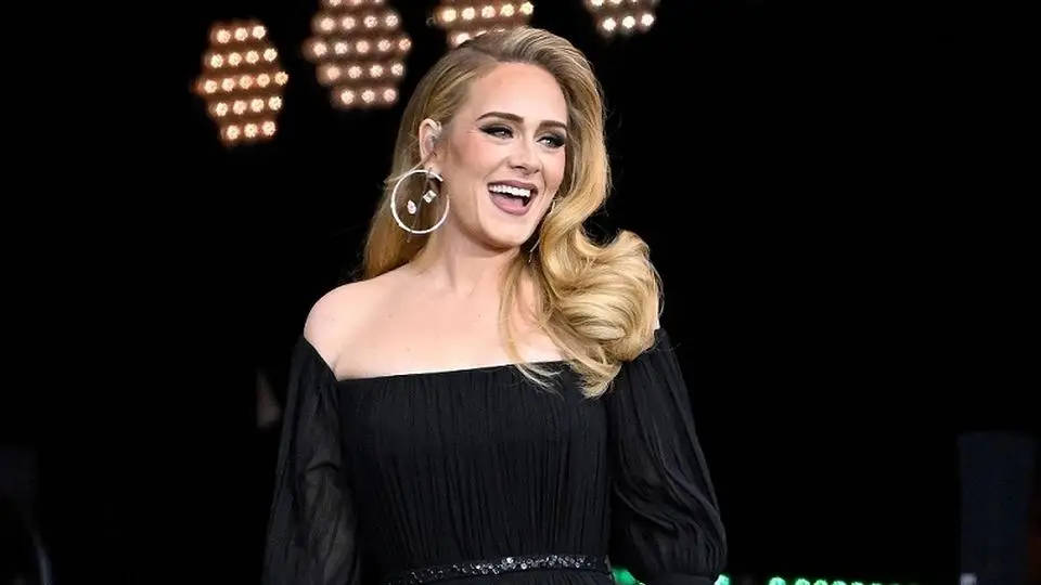 ¿Adele en negociaciones para encabezar el medio tiempo del Super Bowl 2026?