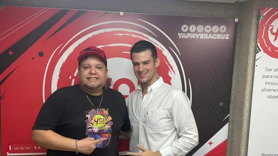 Llega a la cabina de Ya! FM el primer candidato a Rey del Carnaval de Veracruz