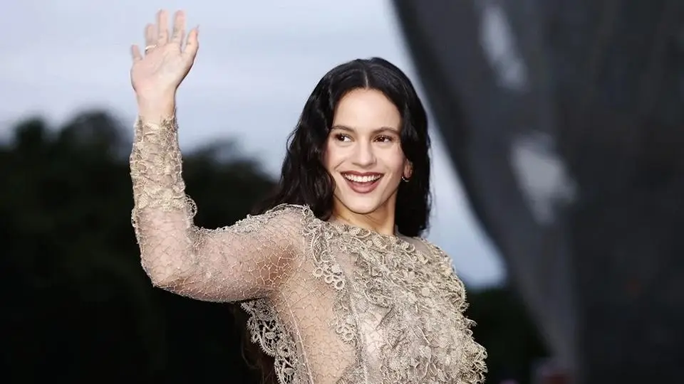 Rosalía enloquece las redes al publicar partitura de su nuevo álbum