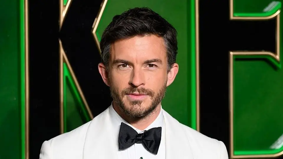 El hombre más sexy del mundo es Jonathan Bailey ¿Será? 