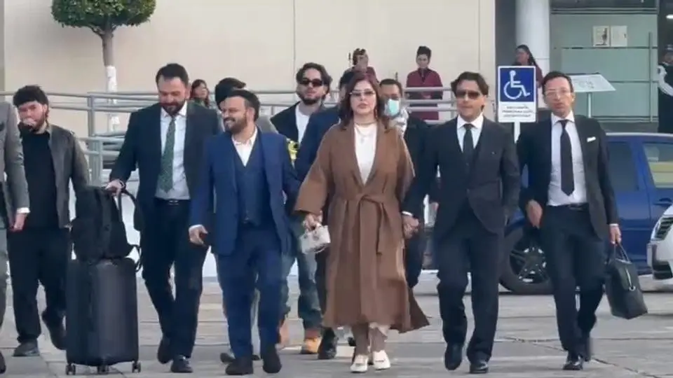 Christian Nodal queda libre de cargos tras 17 horas en la corte