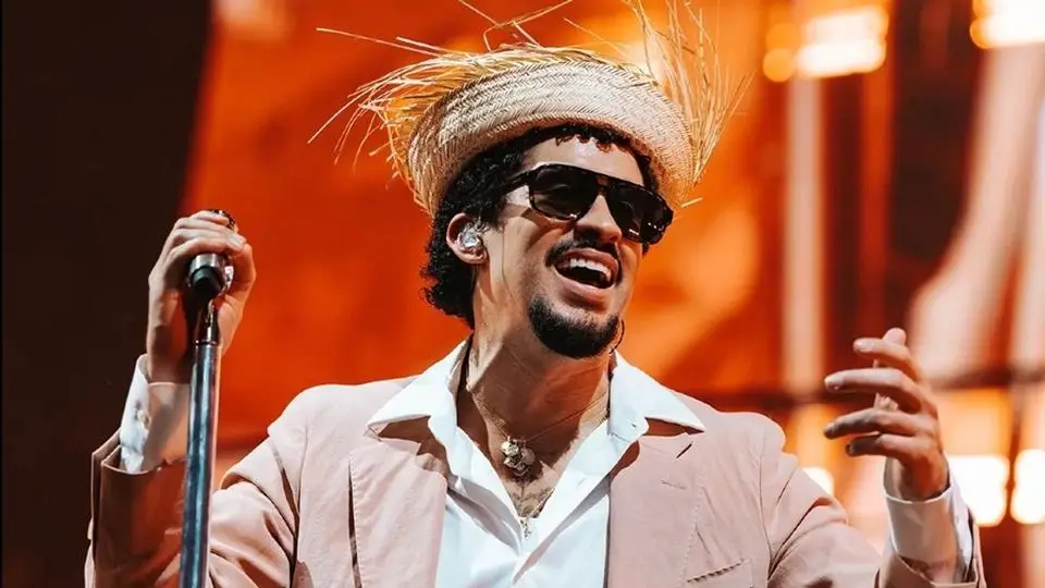 Bad Bunny arranca su esperada gira mundial 'DeBÍ TiRAR MáS FOToS World Tour'