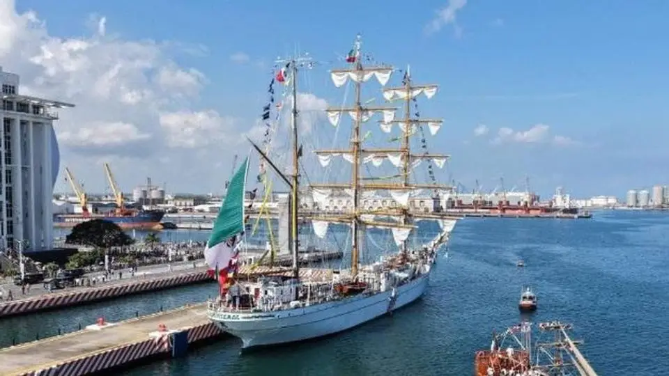 El Buque Cuauhtémoc llega al Puerto de Veracruz