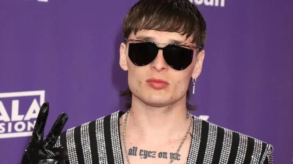 Peso Pluma regresa con explosivo álbum en navidad