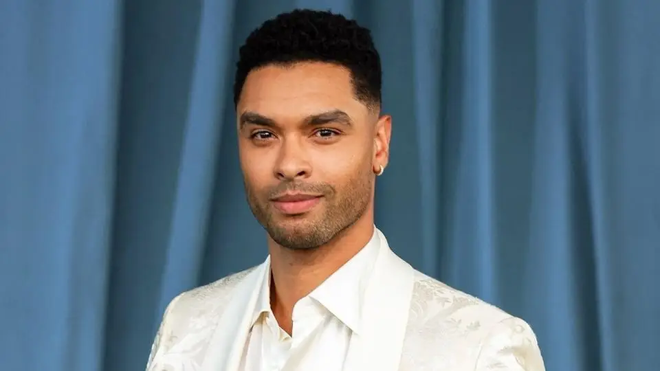 ¡Ay apáaa! Regé-Jean Page protagonizará nueva serie de suspense erótico