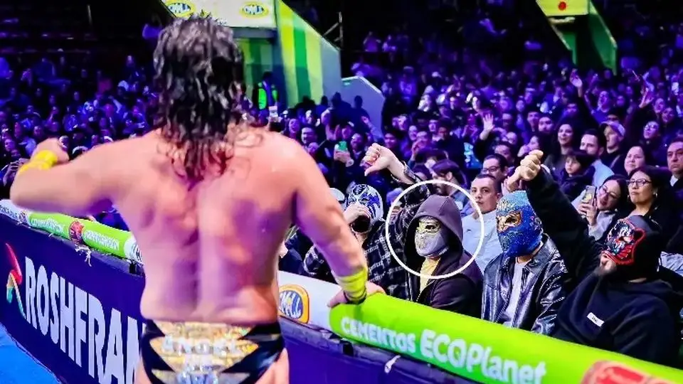 ¡Sorpresa! Bad Bunny se pone la del Místico y aparece en la Lucha Libre (+fotos)