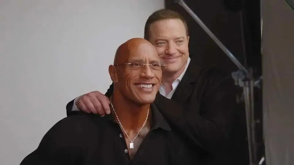 Dwayne Johnson agradecido con Brendan Fraser por impulsarlo en el cine (+video)